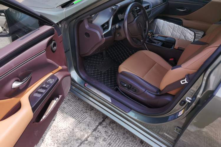 Used Lexus ES 2020 200 Excellence Edition Interior 3