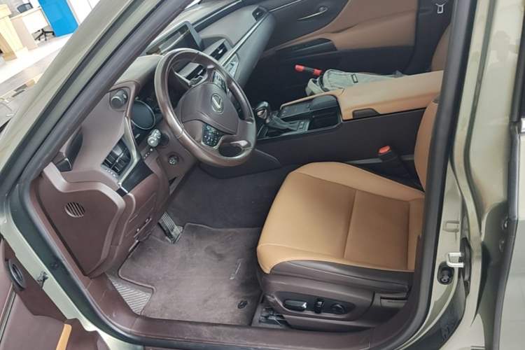 Used Lexus ES 2020 300h Premier Edition Left Front Seat