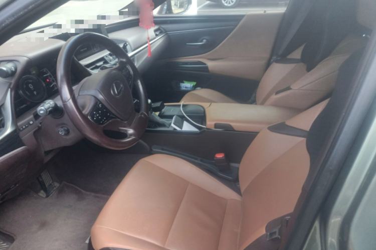 Used Lexus ES 2020 300h Deluxe Edition Left Front Seat