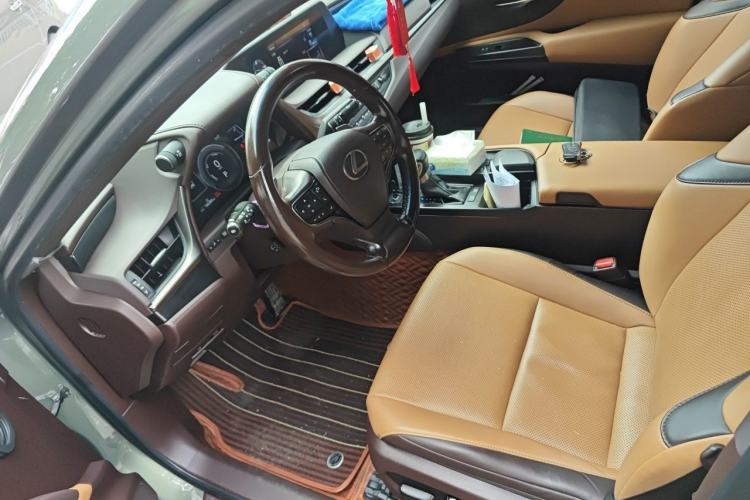 Used Lexus ES 2020 300h Premier Edition Left Front Seat