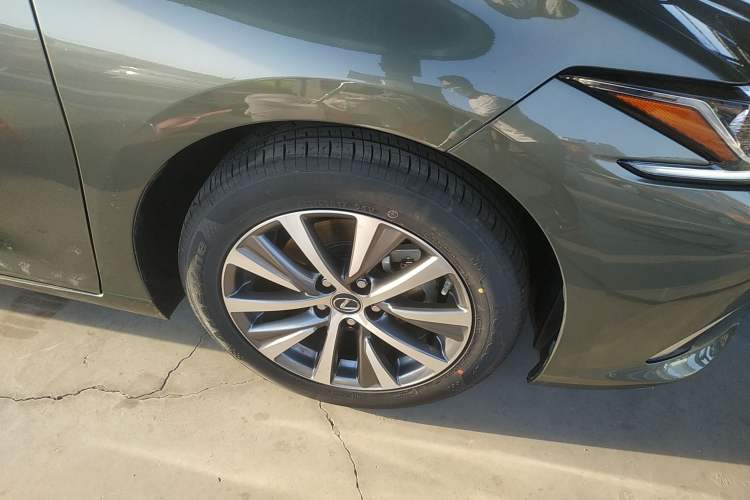 Used Lexus ES 2020 200 Excellence Edition Left Front Wheel Hub