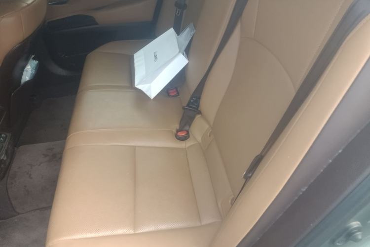 Used Lexus ES 2020 300h Deluxe Edition Left Rear Seat