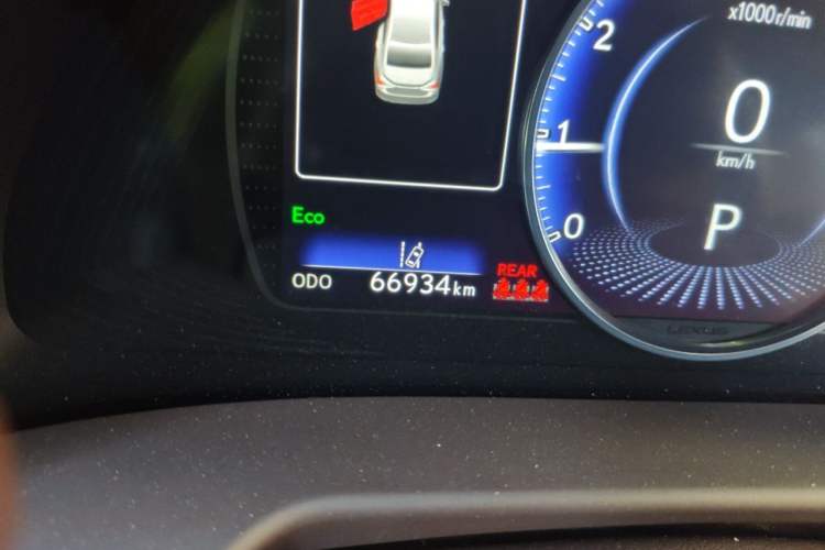 Used Lexus ES 2020 200 Excellence Edition Odometer Close Up