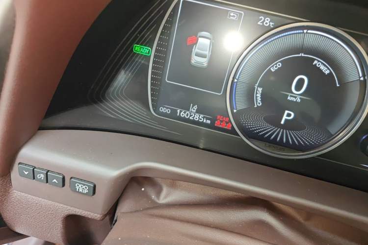 Used Lexus ES 2020 300h Premier Edition Odometer Close Up
