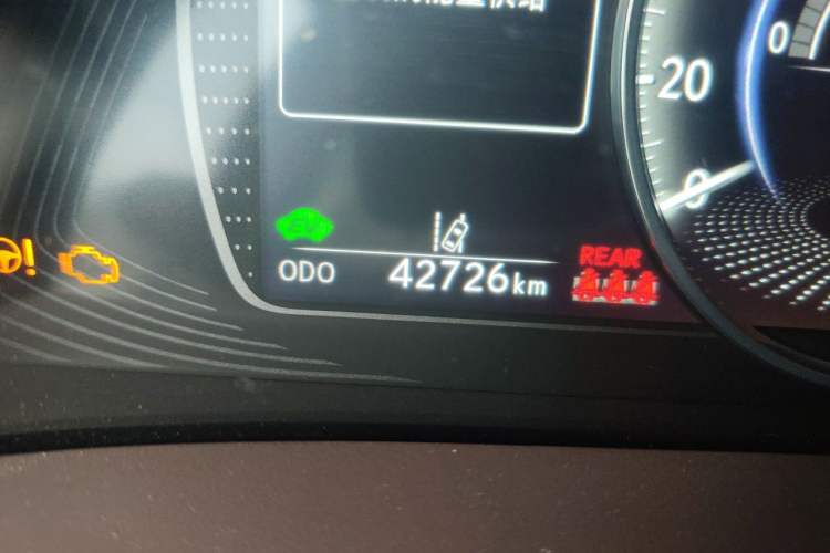 Used Lexus ES 2020 300h Premier Edition Odometer Close Up