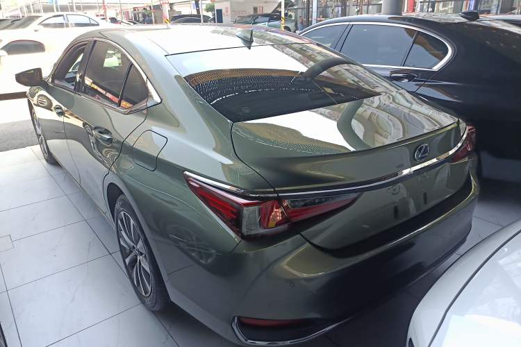 Used Lexus ES 2020 200 Excellence Edition Rear Left 45 Deg