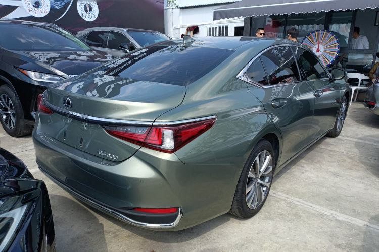 Used Lexus ES 2020 200 Excellence Edition Rear Right 45 Deg