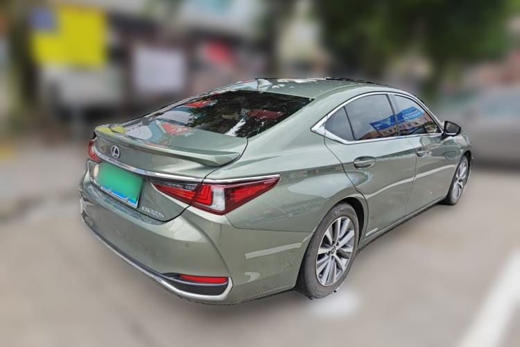 Used Lexus ES 2020 300h Premier Edition Rear Right 45 Deg