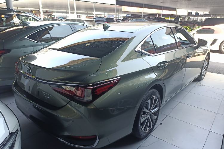 Used Lexus ES 2020 200 Excellence Edition Rear Right 45 Deg