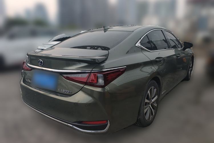 Used Lexus ES 2020 300h Premier Edition Rear Right 45 Deg