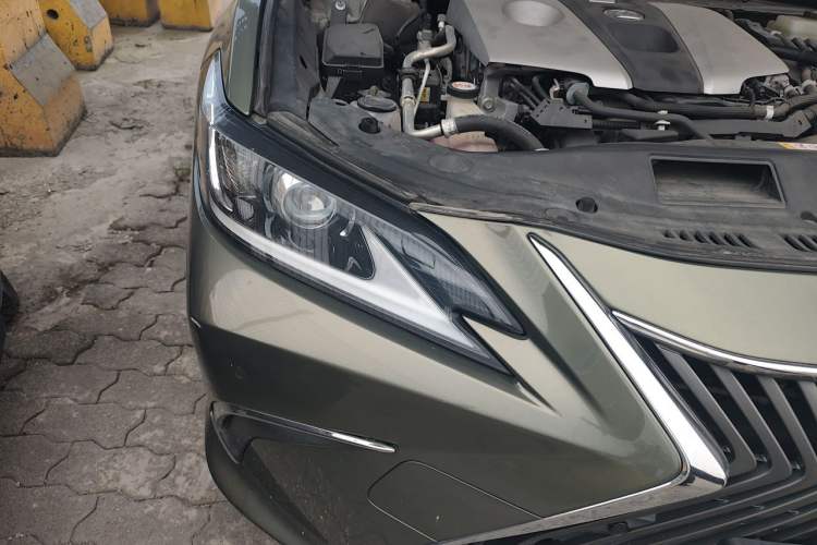 Used Lexus ES 2020 300h Premier Edition Right Front Headlight
