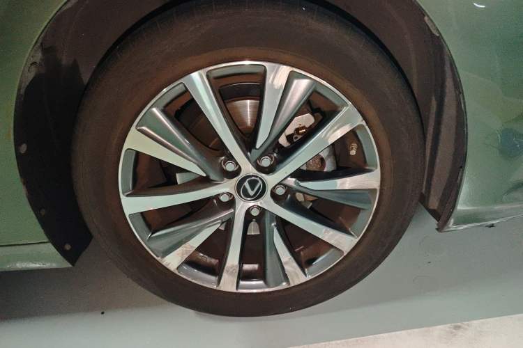 Used Lexus ES 2020 200 Excellence Edition Right Front Wheel Hub