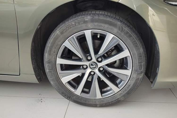 Used Lexus ES 2020 300h Premier Edition Right Front Wheel Hub