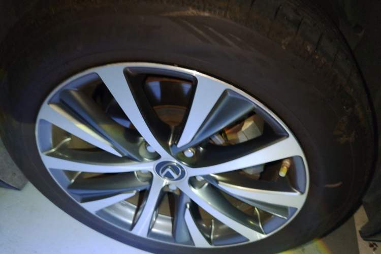 Used Lexus ES 2020 200 Excellence Edition Right Front Wheel Hub