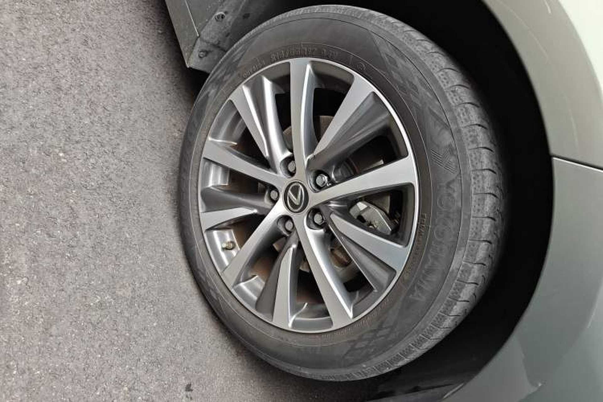 Used Lexus ES 2020 200 Excellence Edition Right Front Wheel Hub