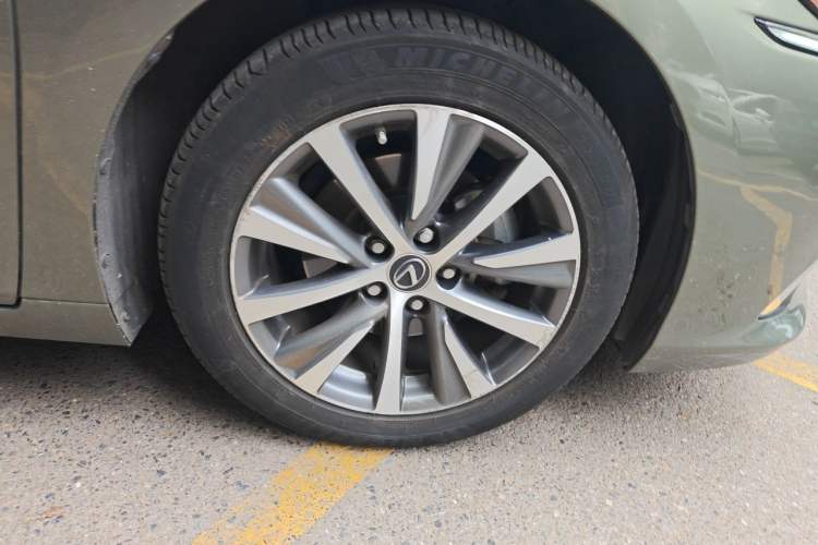 Used Lexus ES 2020 200 Excellence Edition Right Front Wheel Hub