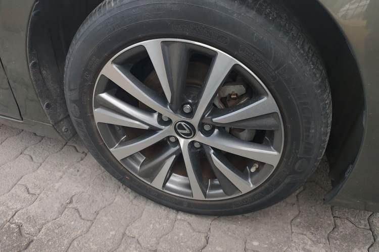 Used Lexus ES 2020 300h Premier Edition Right Front Wheel Hub