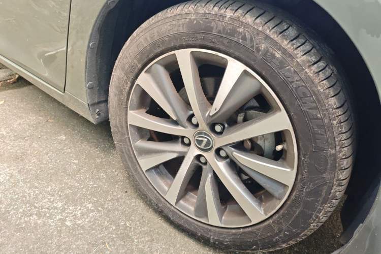 Used Lexus ES 2020 200 Excellence Edition Right Front Wheel Hub