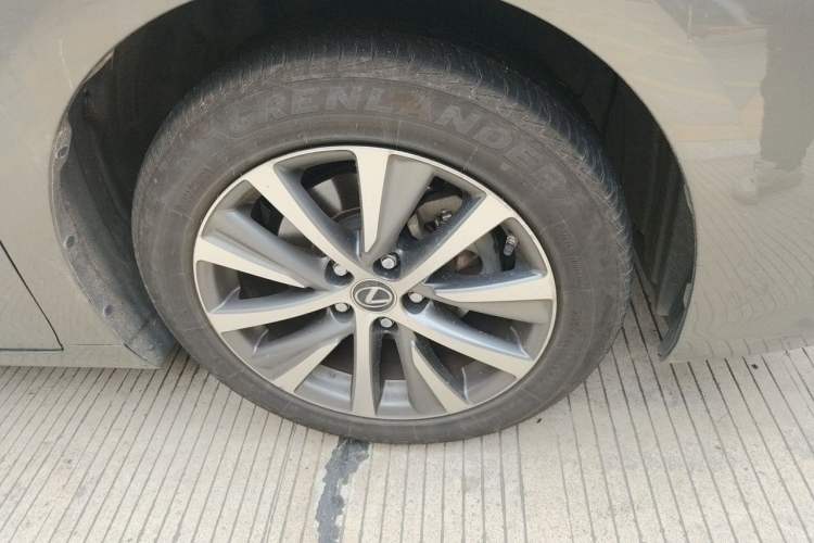 Used Lexus ES 2020 200 Excellence Edition Right Front Wheel Hub