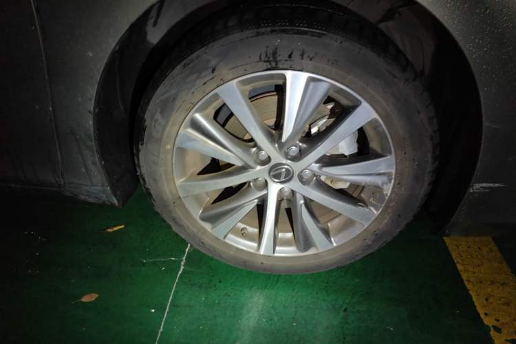 Used Lexus ES 2020 200 Excellence Edition Right Front Wheel Hub