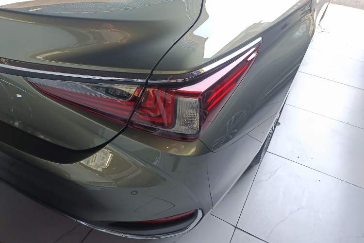 Used Lexus ES 2020 200 Excellence Edition Right Rear Taillight