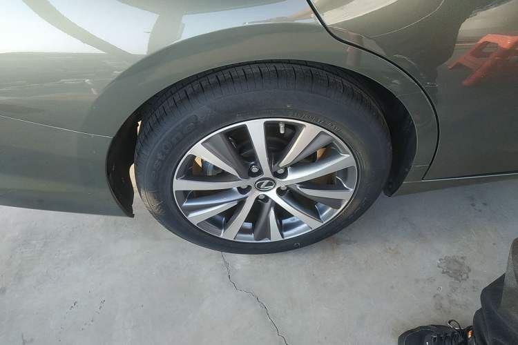 Used Lexus ES 2020 200 Excellence Edition Right Rear Wheel Hub