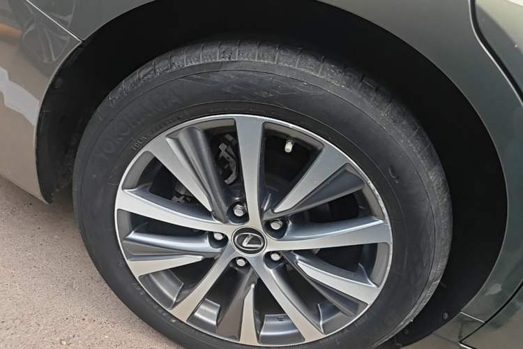 Used Lexus ES 2020 200 Excellence Edition Right Rear Wheel Hub