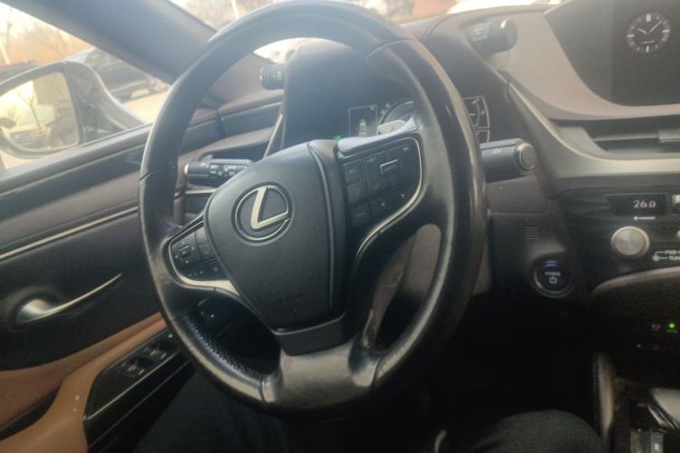Used Lexus ES 2020 300h Deluxe Edition Steering Wheel