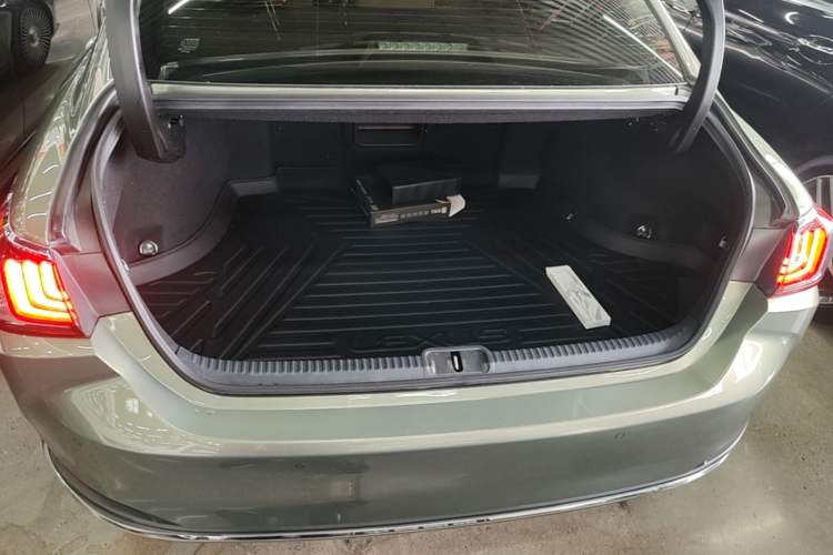 Used Lexus ES 2020 200 Excellence Edition Trunk