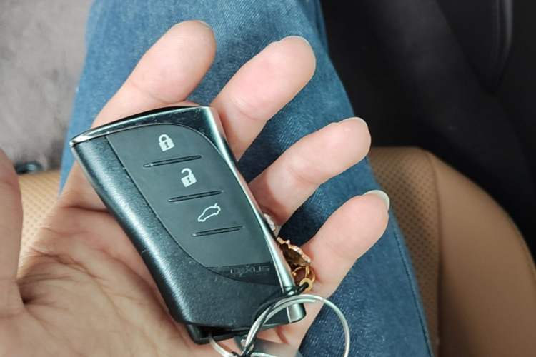 Used Lexus ES 2020 300h Premier Edition Vehicle Key