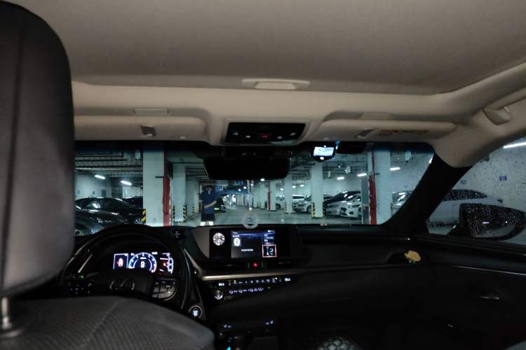 Used Lexus ES 2020 200 Excellence Edition Headliner