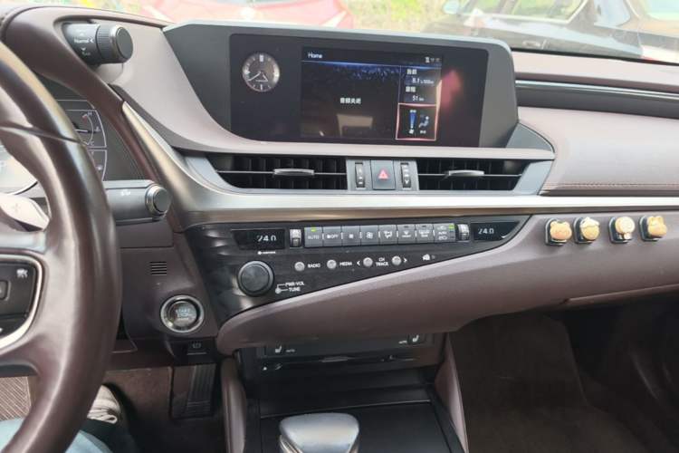 Used Lexus ES 2020 200 Excellence Edition Audio And AC Panel