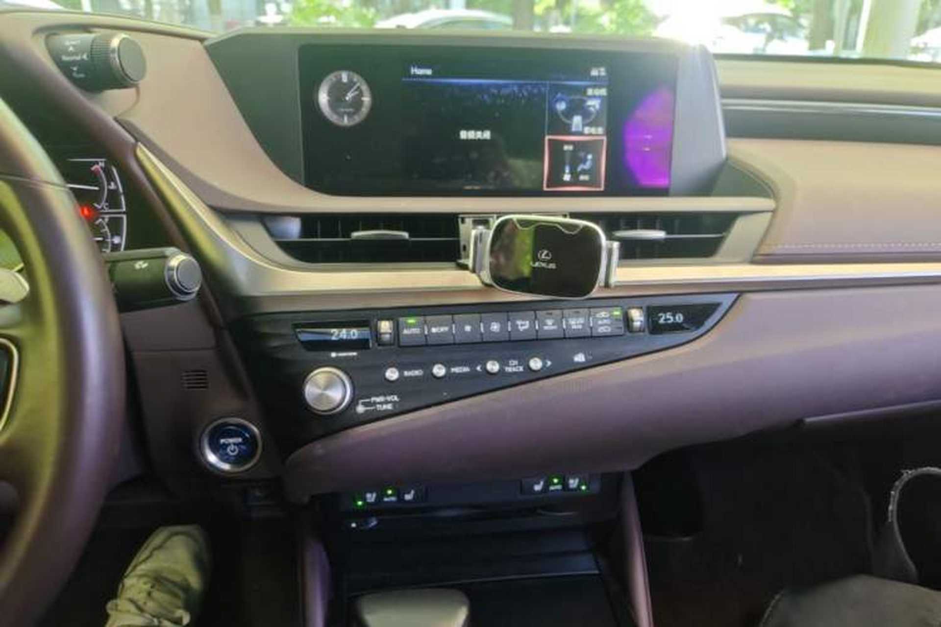 Used Lexus ES 2020 300h Deluxe Edition Audio And AC Panel