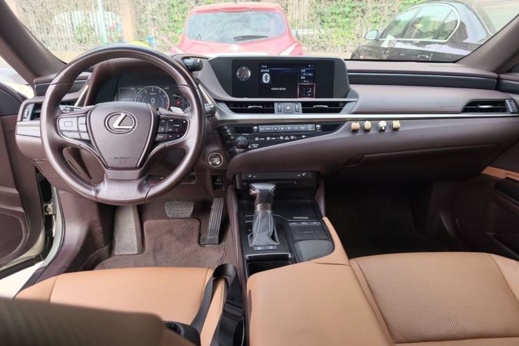 Used Lexus ES 2020 200 Excellence Edition Center Console