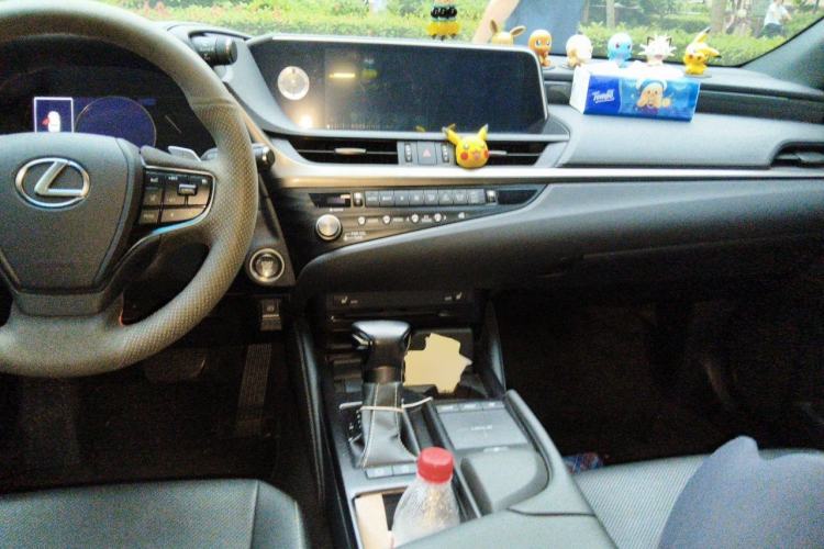 Used Lexus ES 2020 200 Excellence Edition Center Console