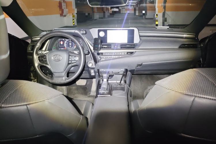 Used Lexus ES 2020 200 Excellence Edition Center Console