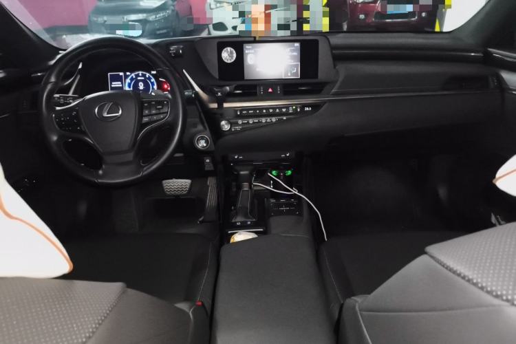 Used Lexus ES 2020 200 Excellence Edition Center Console