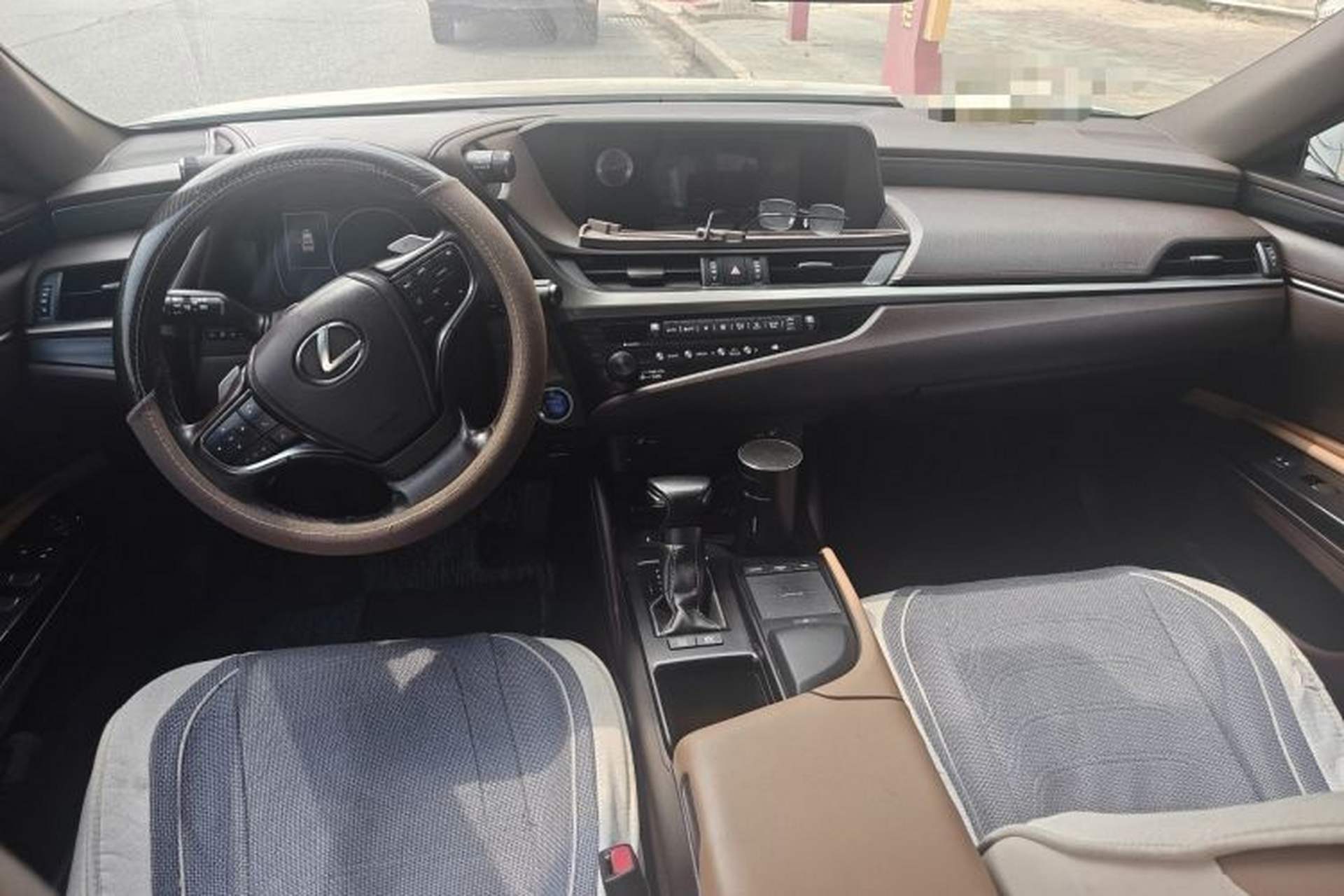 Used Lexus ES 2020 300h Premier Edition Center Console