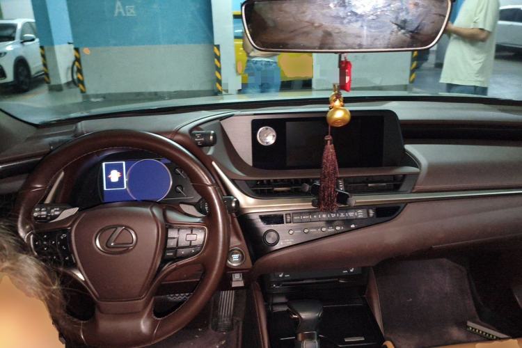 Used Lexus ES 2020 200 Excellence Edition Center Console