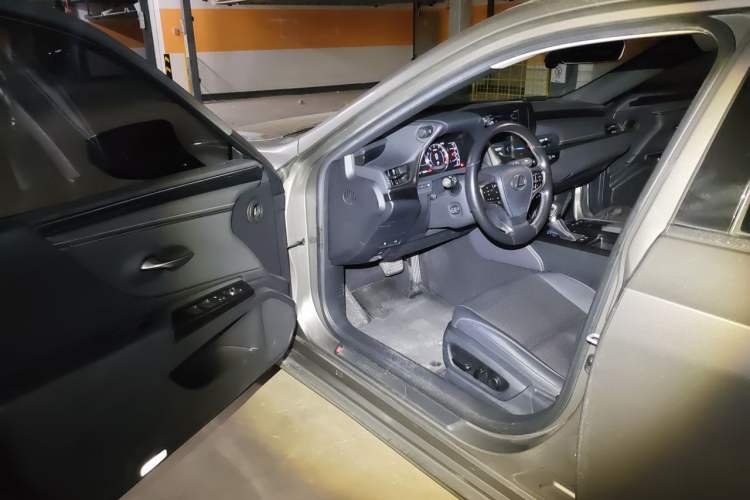 Used Lexus ES 2020 200 Excellence Edition Driver Seat