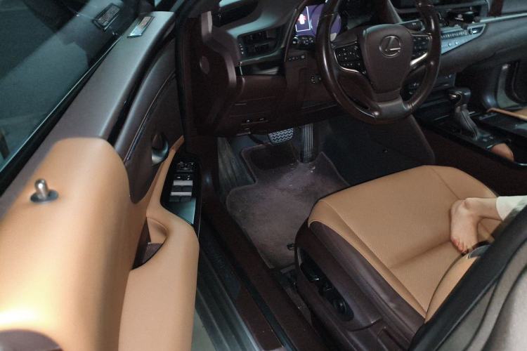 Used Lexus ES 2020 200 Excellence Edition Driver Seat