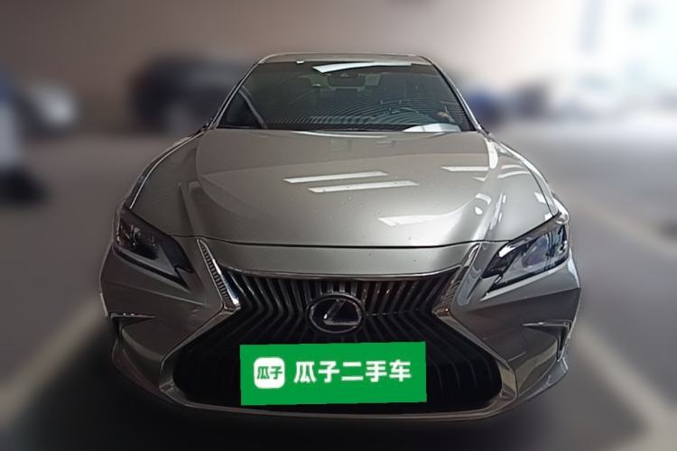 Used Lexus ES 2020 300h Premier Edition Front