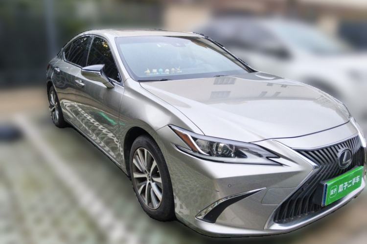 Used Lexus ES 2020 200 Excellence Edition Front Right 45 Deg