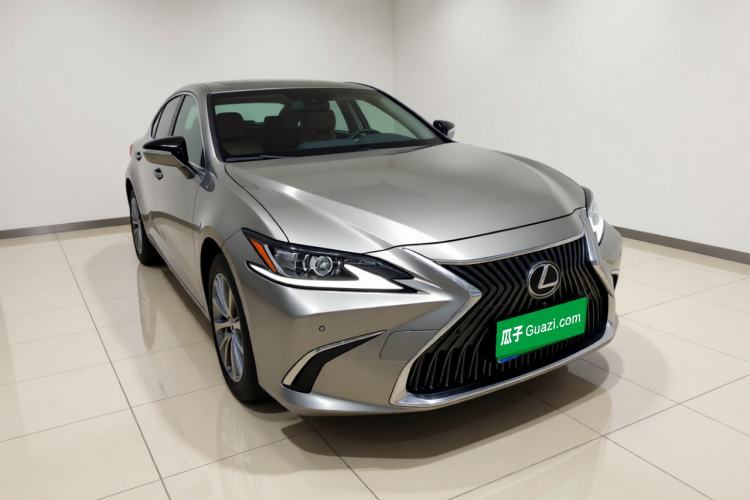Used Lexus ES 2020 200 Excellence Edition Front Right 45 Deg