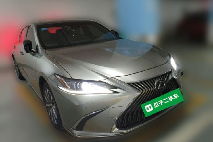Used Lexus ES 2020 200 Excellence Edition Front Right 45 Deg