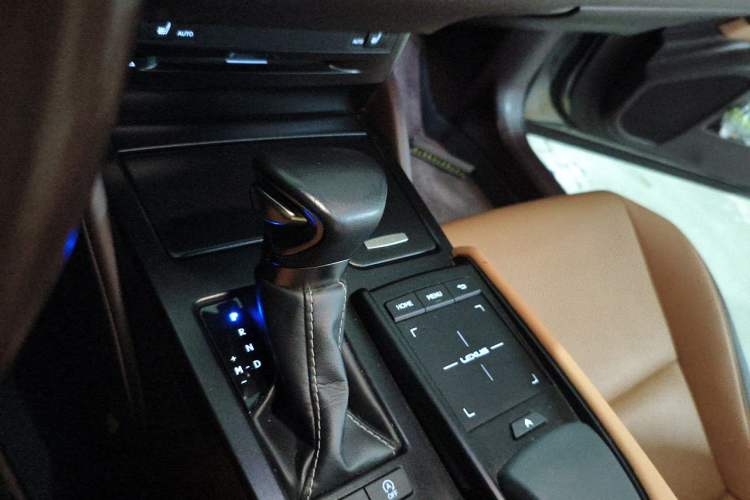 Used Lexus ES 2020 200 Excellence Edition Gear Lever