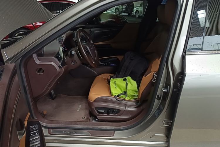 Used Lexus ES 2020 300h Premier Edition Left Front Seat