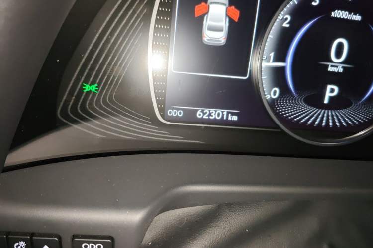 Used Lexus ES 2020 200 Excellence Edition Odometer Close Up
