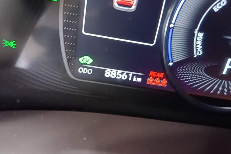 Used Lexus ES 2020 300h Premier Edition Odometer Close Up