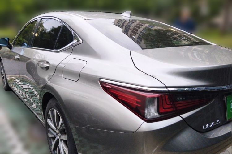 Used Lexus ES 2020 200 Excellence Edition Rear Left 45 Deg
